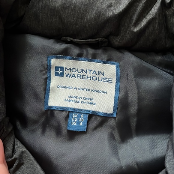 Mountain warehouse vest. Size 4. - Picture 3 of 3